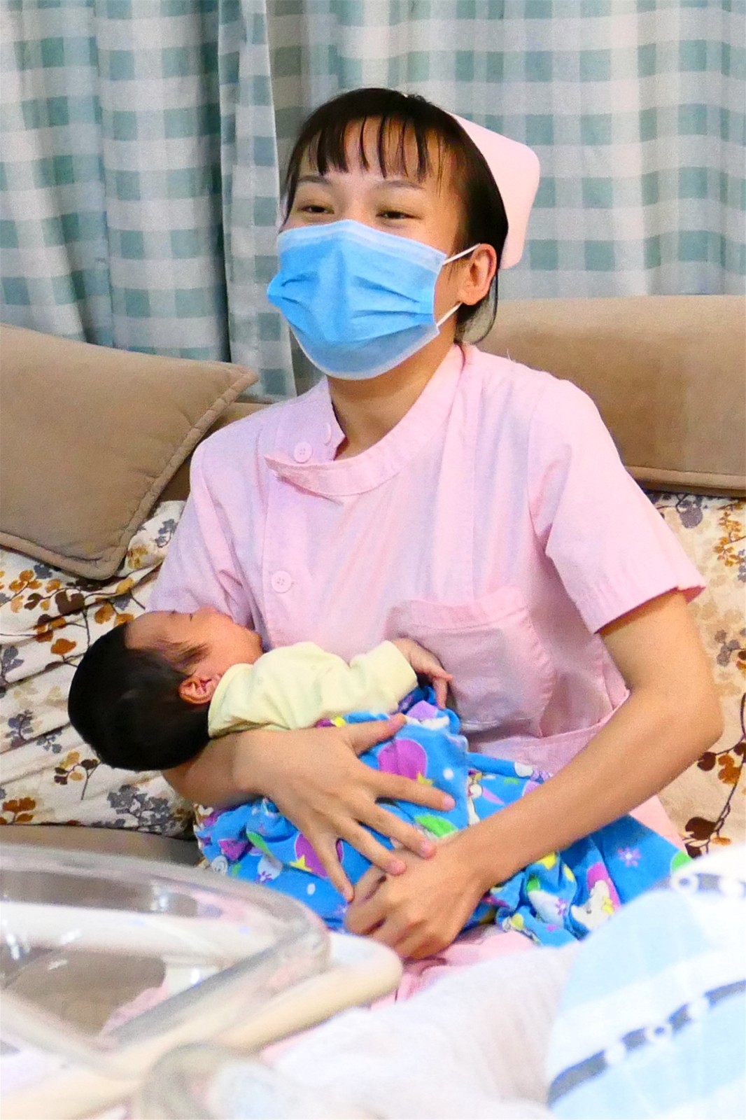 12.俊俊宝宝安静入睡,杨丽丽姐姐开心啦。佛女 摄.JPG