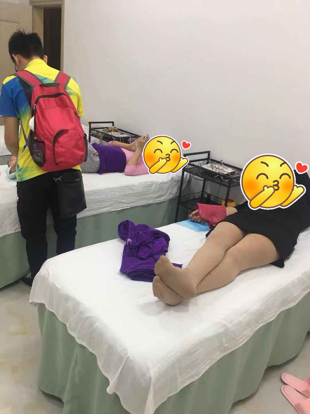 此时已经接近1840，前来康复的人们依然络绎不绝，工作人员紧张加班中.jpg