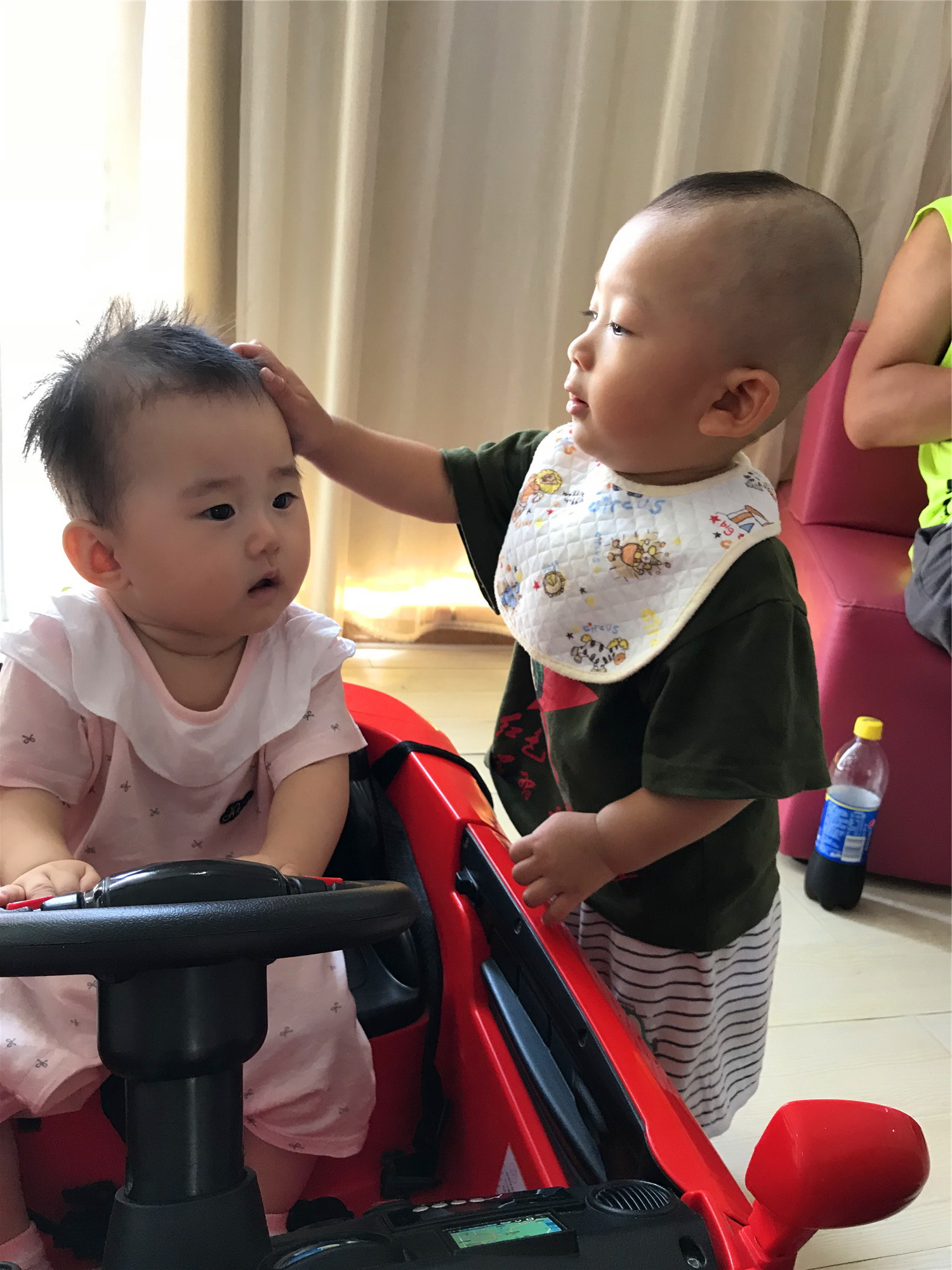 0925彬彬哥哥偶遇温柔的小米粒妹妹.jpg